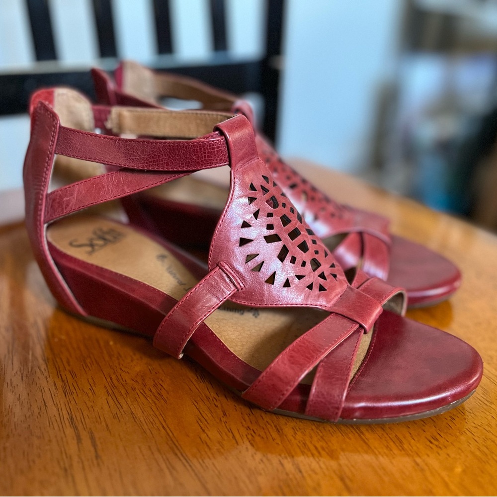 Sofft Red Leather Walking Sandals size 8